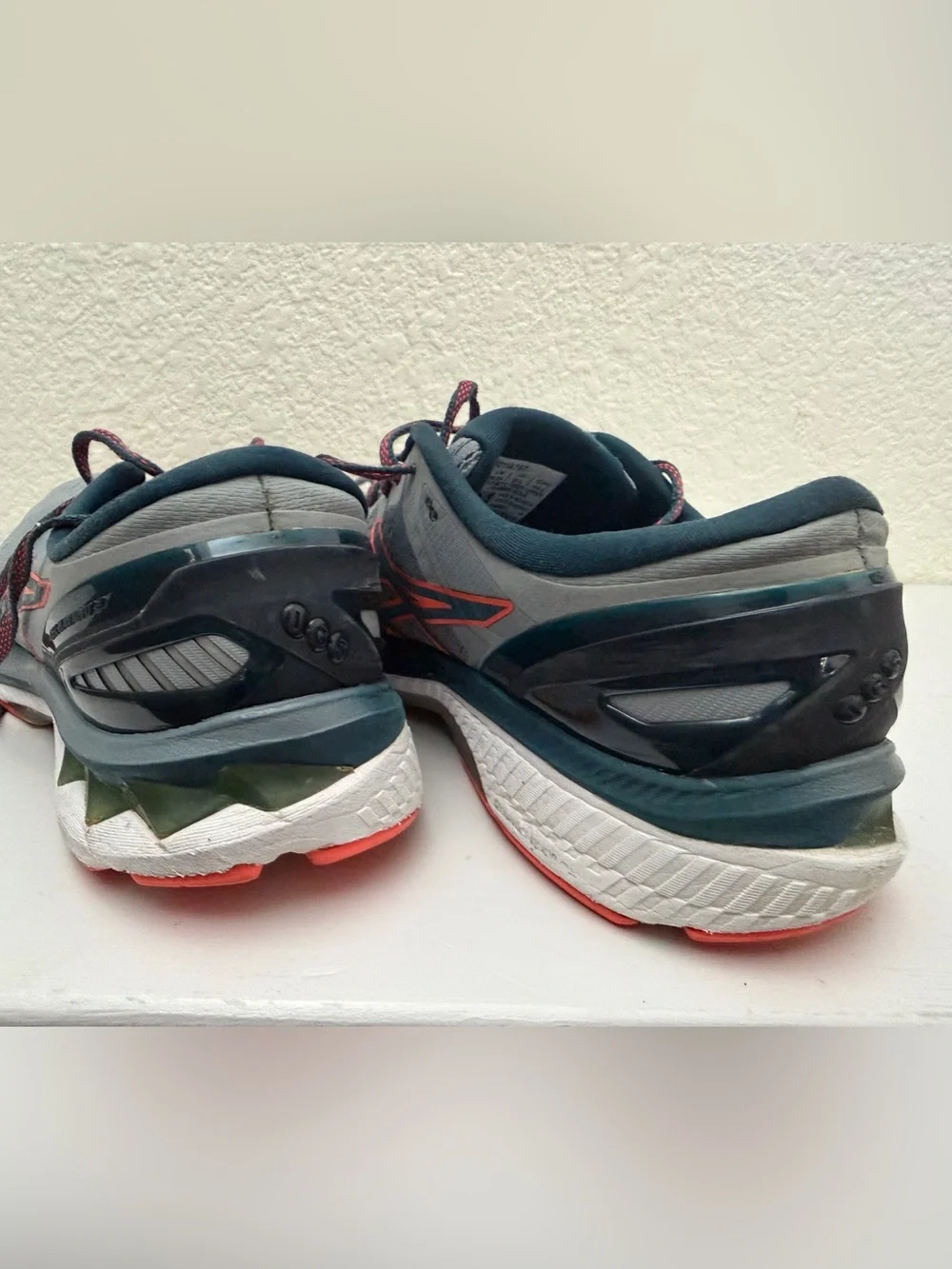 ASICS GEL Kayano 27 Men's Gray Running Shoes Size 10.5 Good Preowned Condition